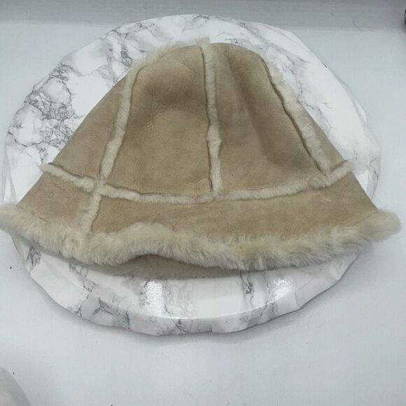 UGG AUSTRALIA Beige Shearling Sheepskin Bucket Hat main image 6